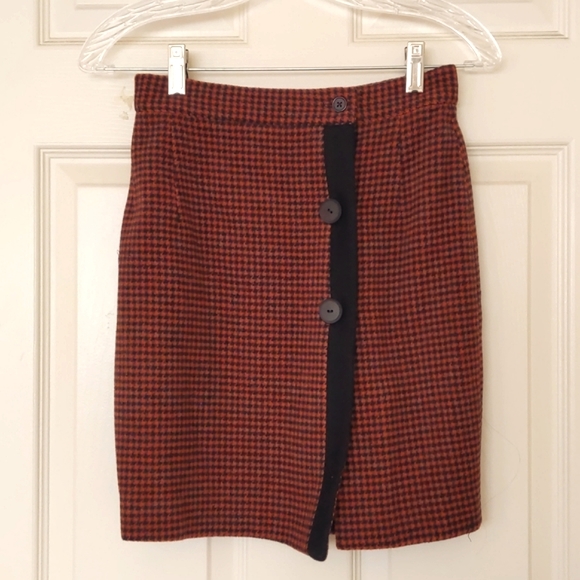 NWT. Woman's Full lined 100% wool blazer and skirt matching set. - Picture 5 of 8